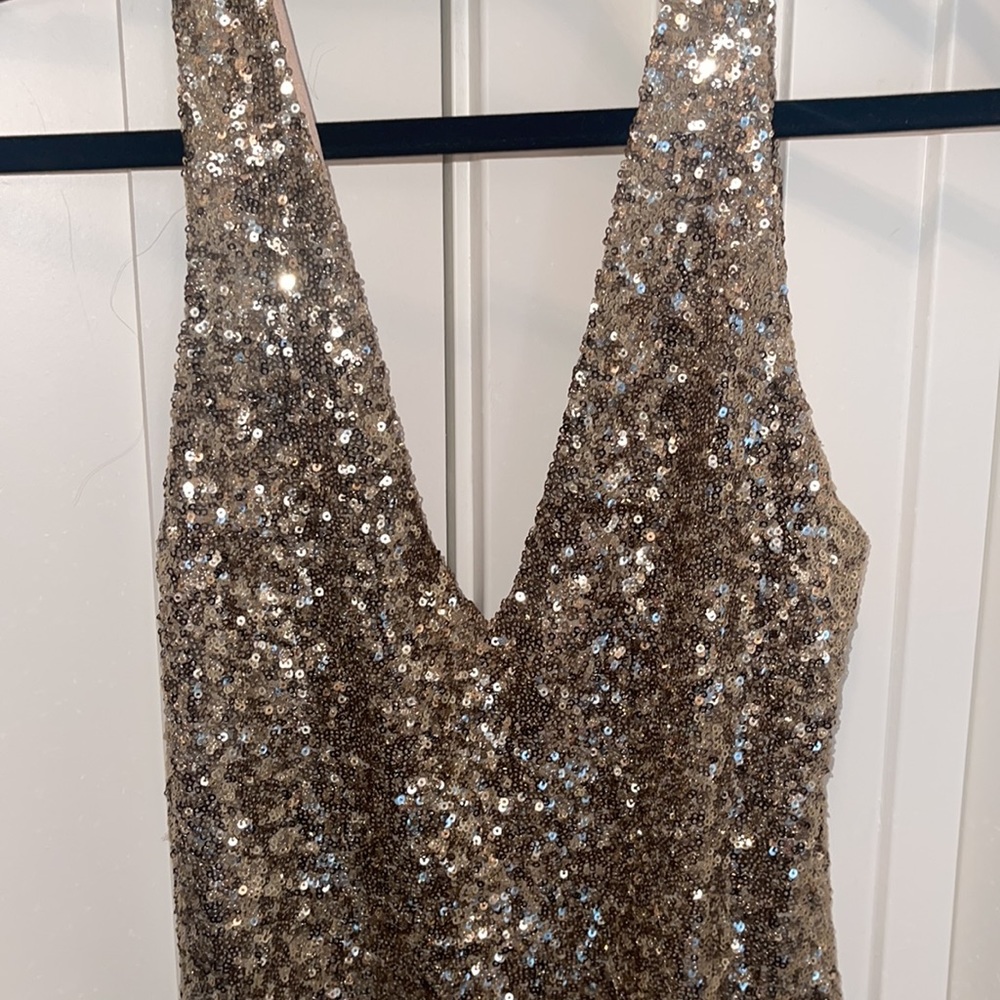 bebe Gold Sequin V-Neck Bodysuit Top - Picture 3 of 8